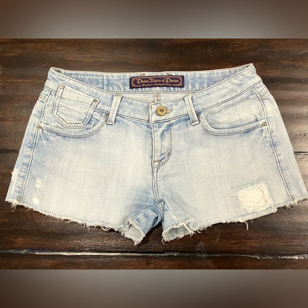 Shorts with patch detail